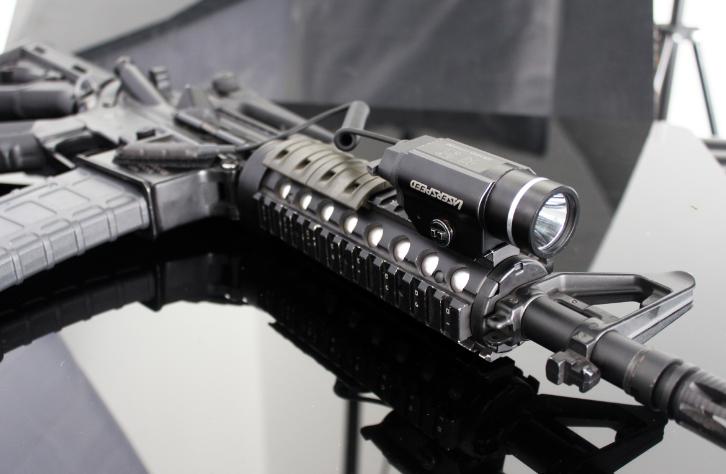 戰(zhàn)術(shù)手電效果